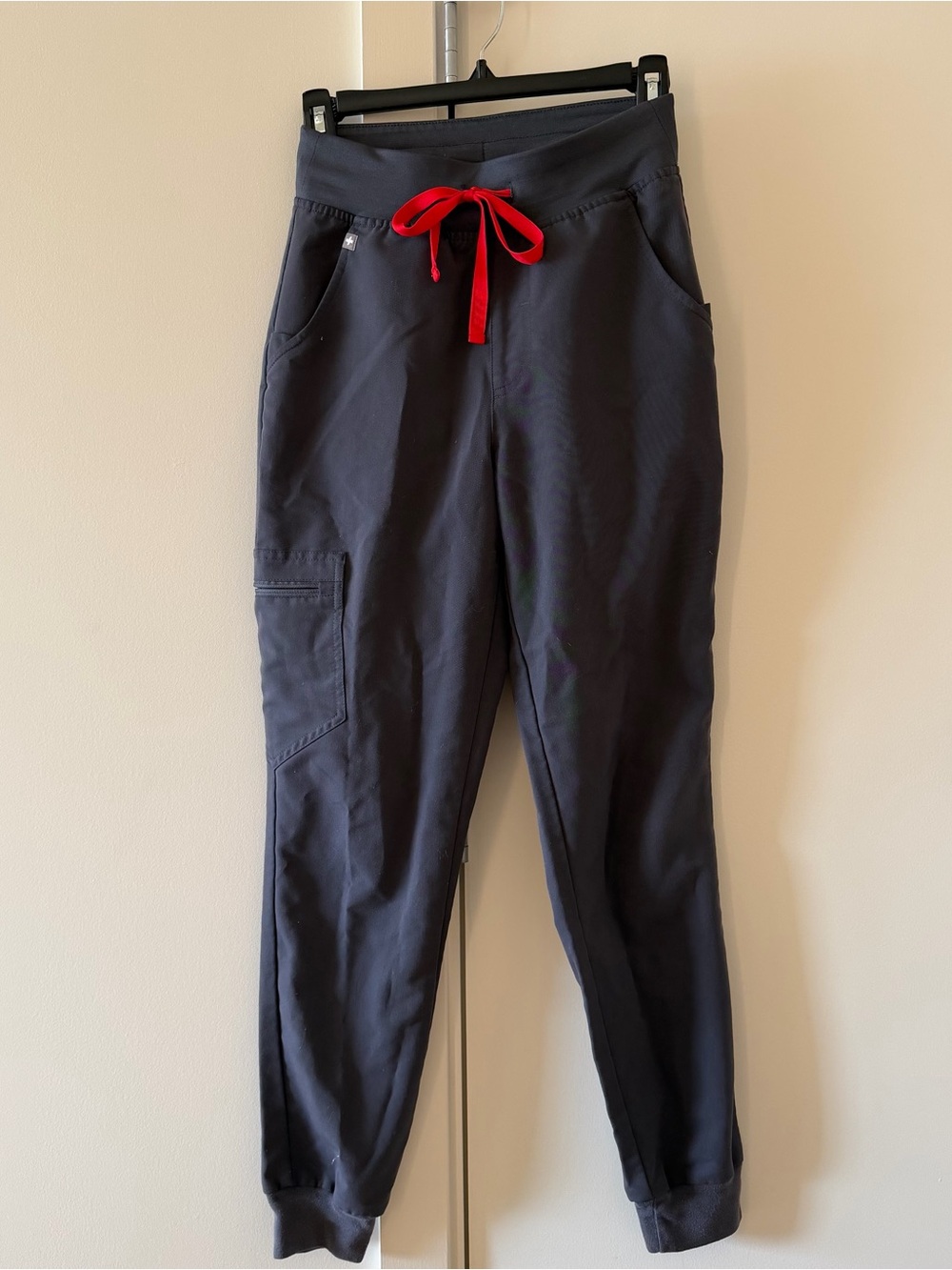 Women’s Charcoal Figs Jogger Pants with Red Drawstring XS